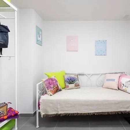 Apartment Eden Rentals Maday Home